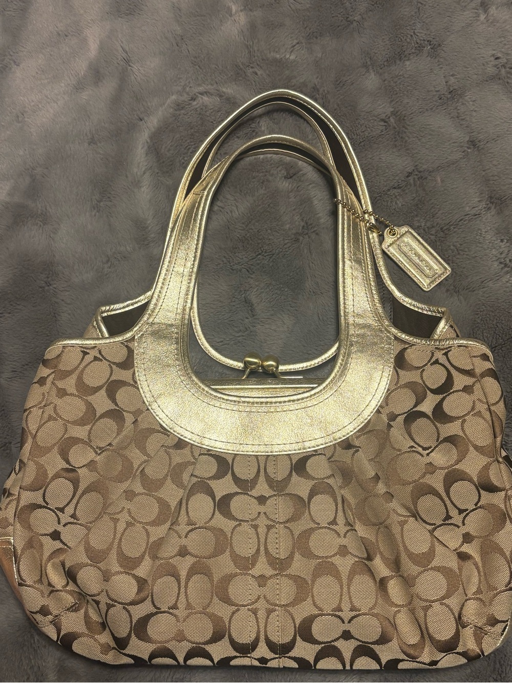 COACH
Vintage Coach F14380 Hobo Ergo Shoulder Bag